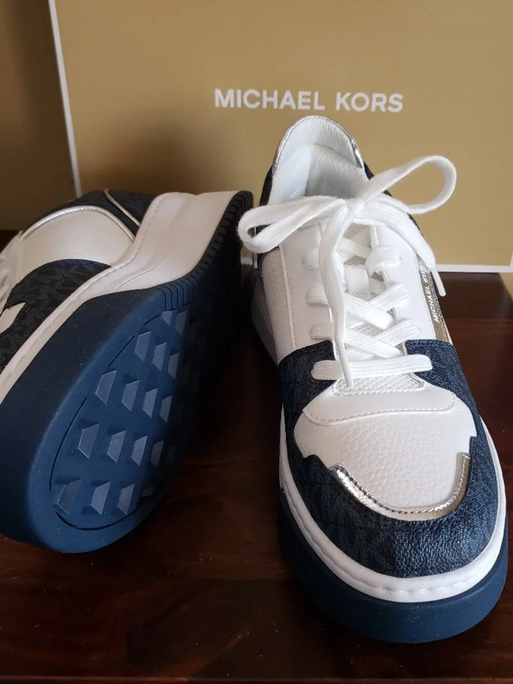 New Michael Kors Lexi Women's Sneaker/Color Admiral Blue/ 9.5M w/ Mini Belt Bag